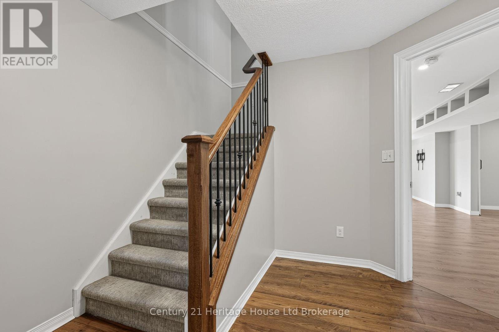 734 Frontenac Crescent, Woodstock (Woodstock - South), Ontario  N4V 0B1 - Photo 6 - X13560930