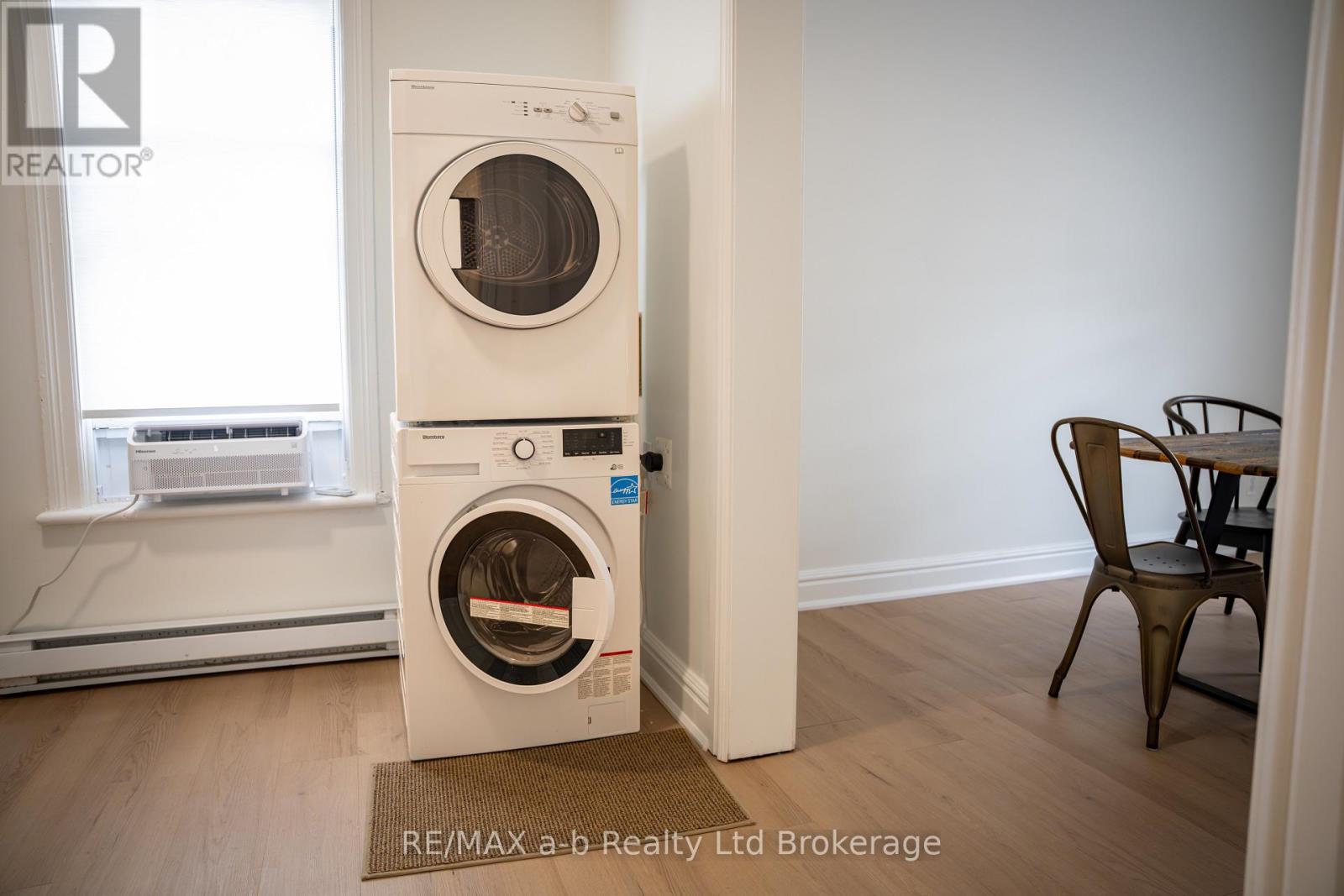 Upper - 390 Ontario Street, Stratford, Ontario  N5A 3H9 - Photo 8 - X13566830