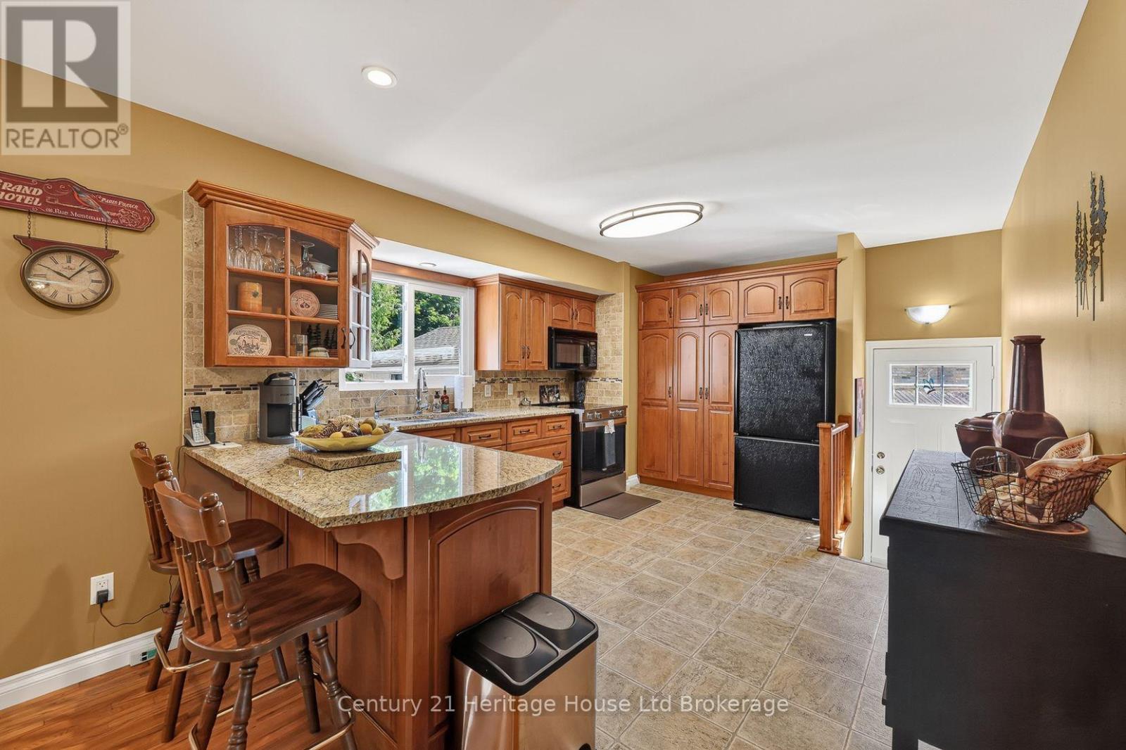803 Gladstone Drive, Woodstock (Woodstock - North), Ontario  N4S 5T3 - Photo 2 - X13573838