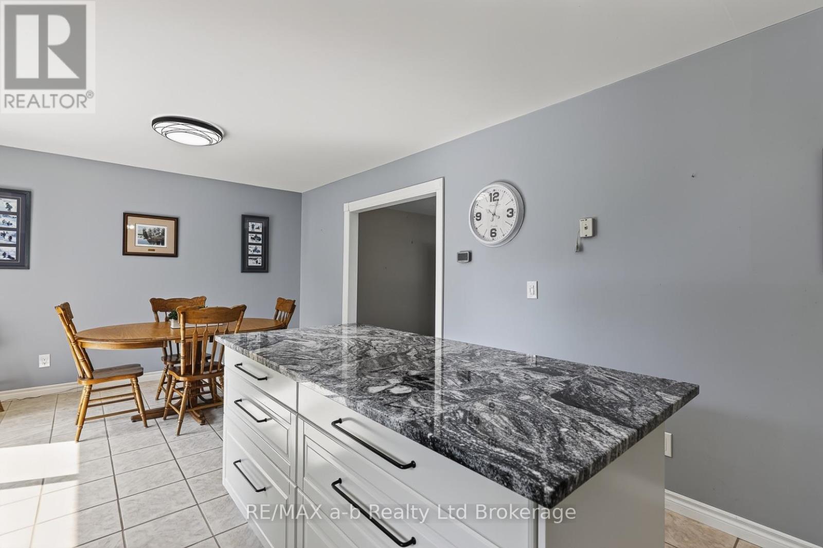 23 Burgess Street, Norwich (Burgessville), Ontario  N0J 1C0 - Photo 10 - X13574234