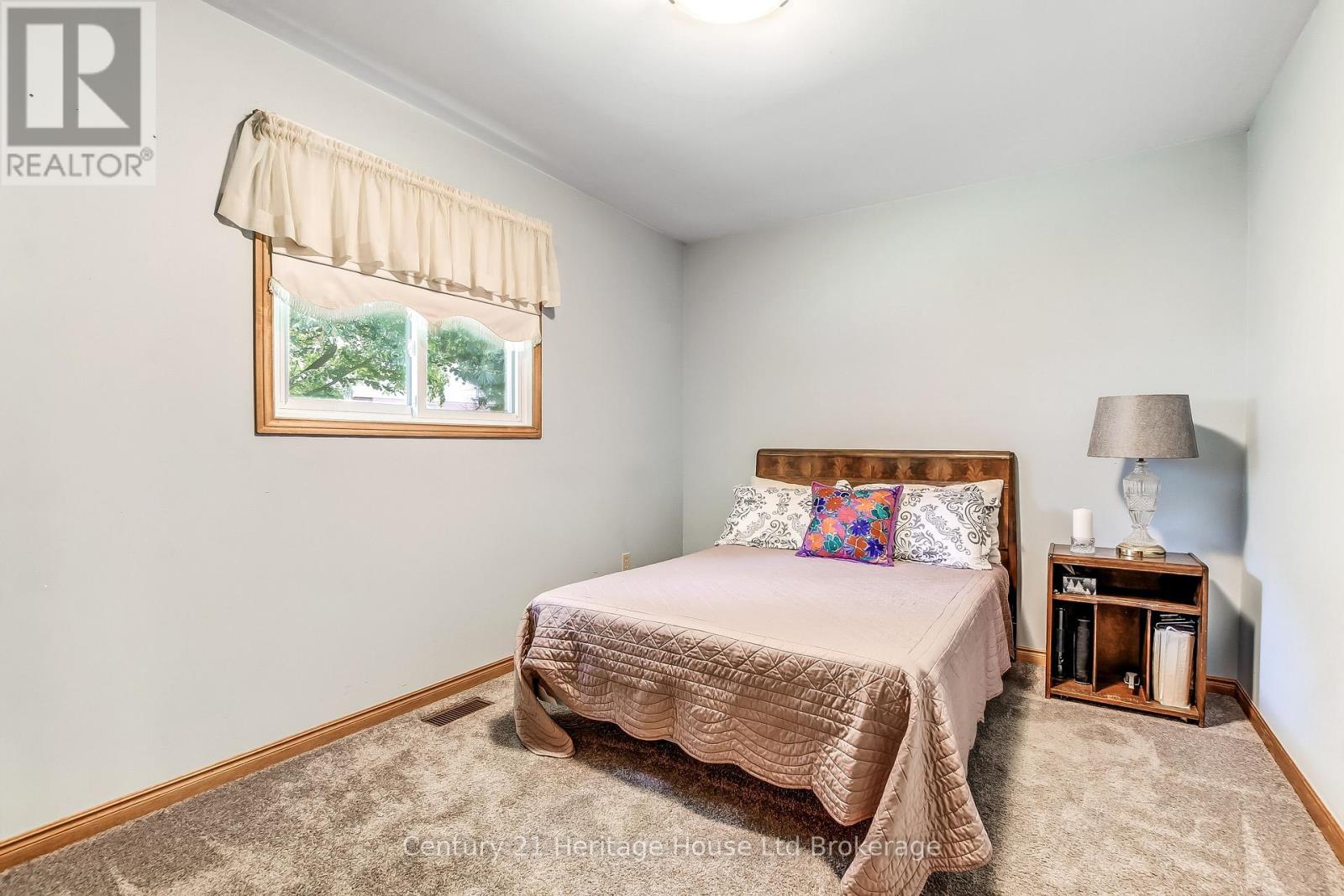 27 O'rourke Pl Place E, Woodstock (Woodstock - North), Ontario  N4S 8T9 - Photo 10 - X13578534
