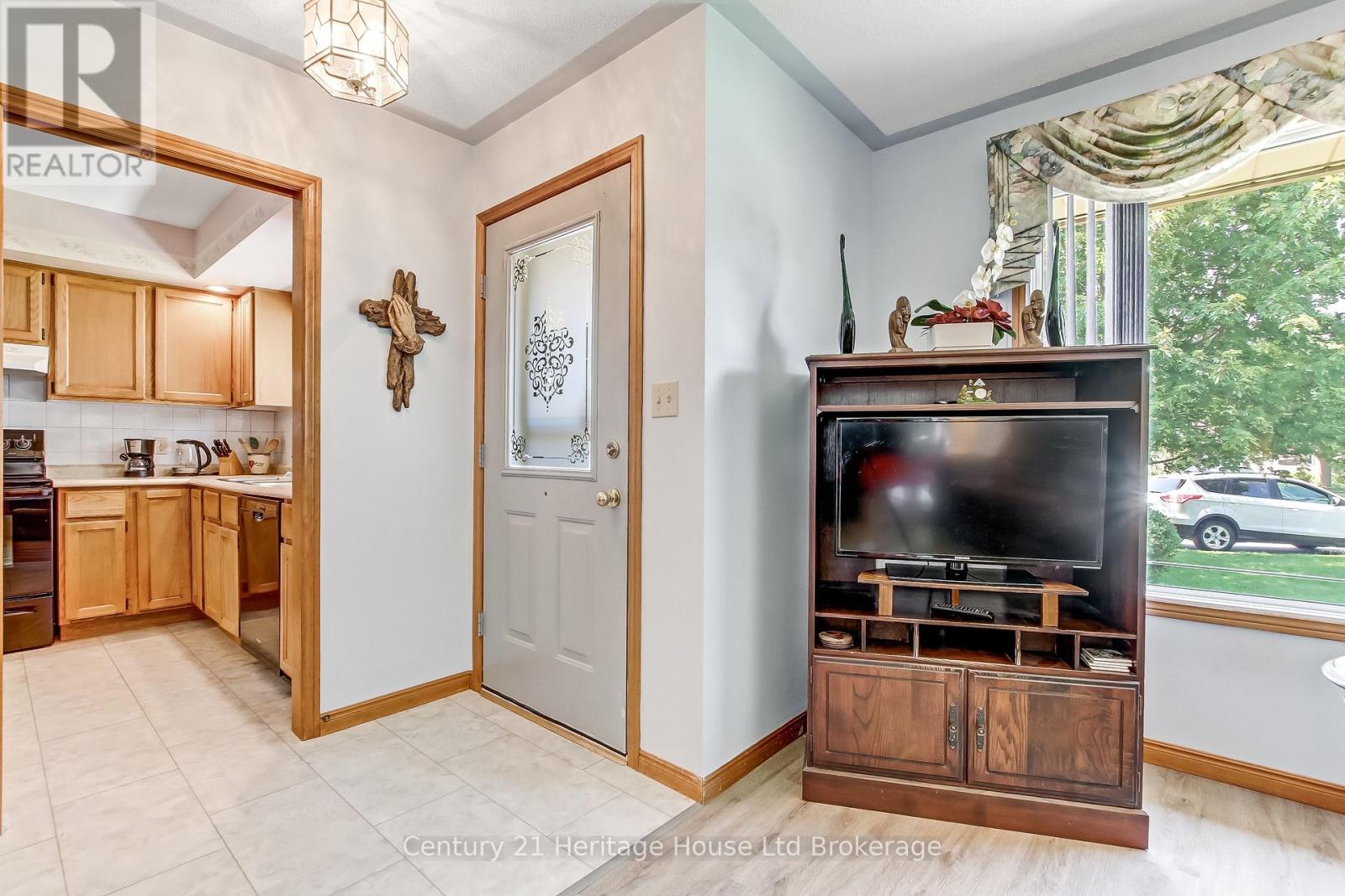 27 O'rourke Pl Place E, Woodstock (Woodstock - North), Ontario  N4S 8T9 - Photo 2 - X13578534