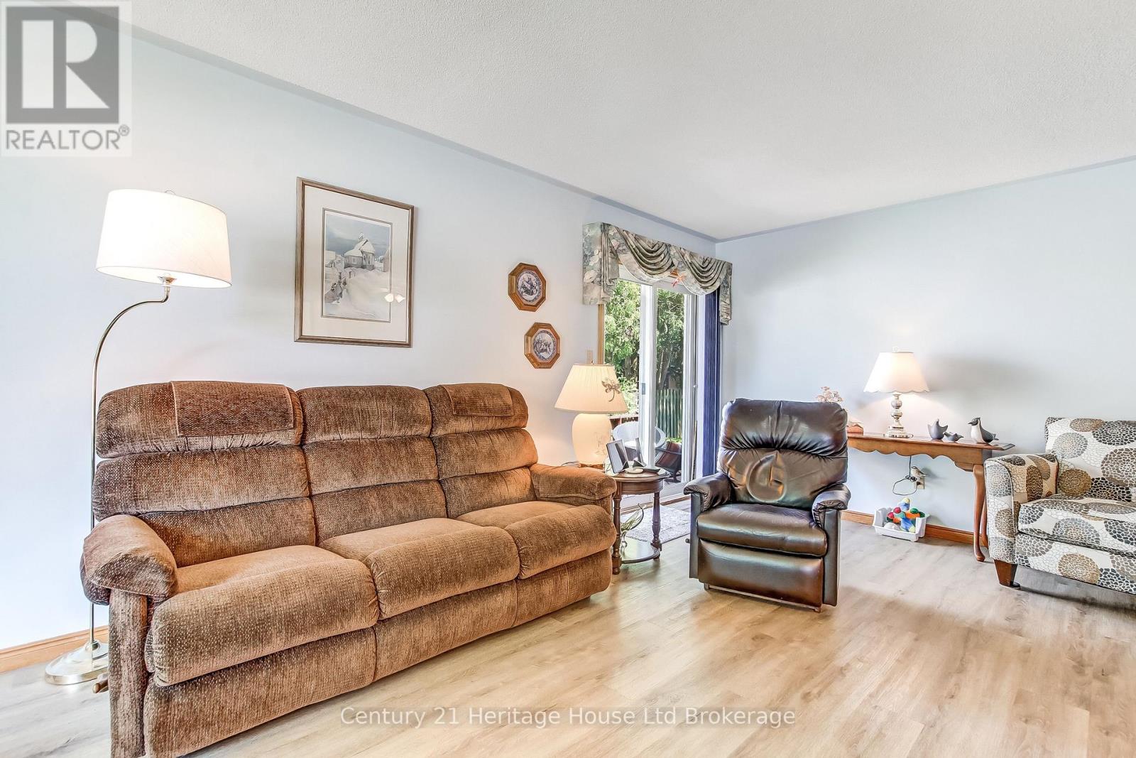 27 O'rourke Pl Place E, Woodstock (Woodstock - North), Ontario  N4S 8T9 - Photo 4 - X13578534