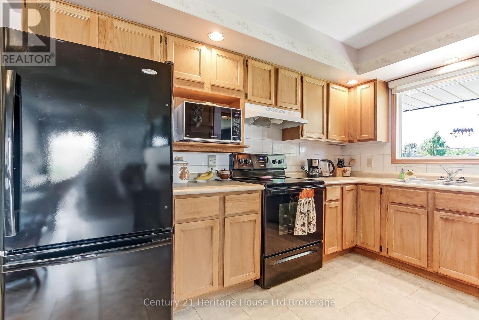 27 O'rourke Pl Place E, Woodstock (Woodstock - North), Ontario  N4S 8T9 - Photo 6 - X13578534