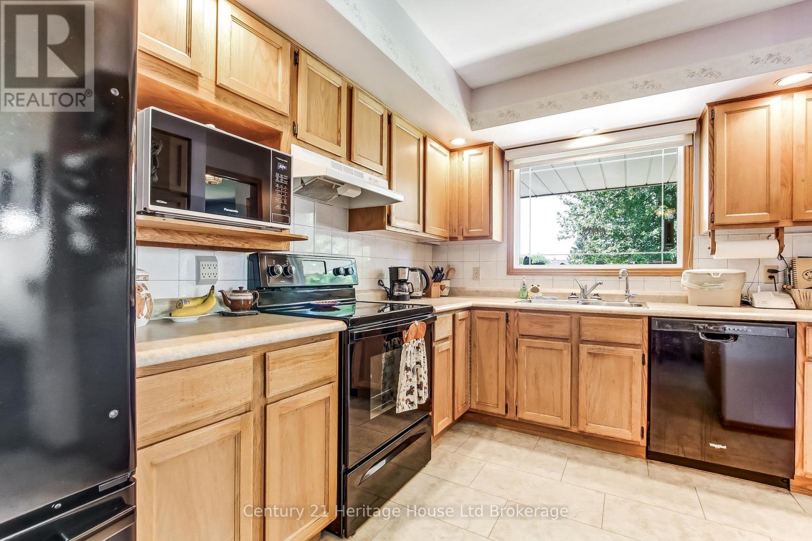 27 O'rourke Pl Place E, Woodstock (Woodstock - North), Ontario  N4S 8T9 - Photo 7 - X13578534
