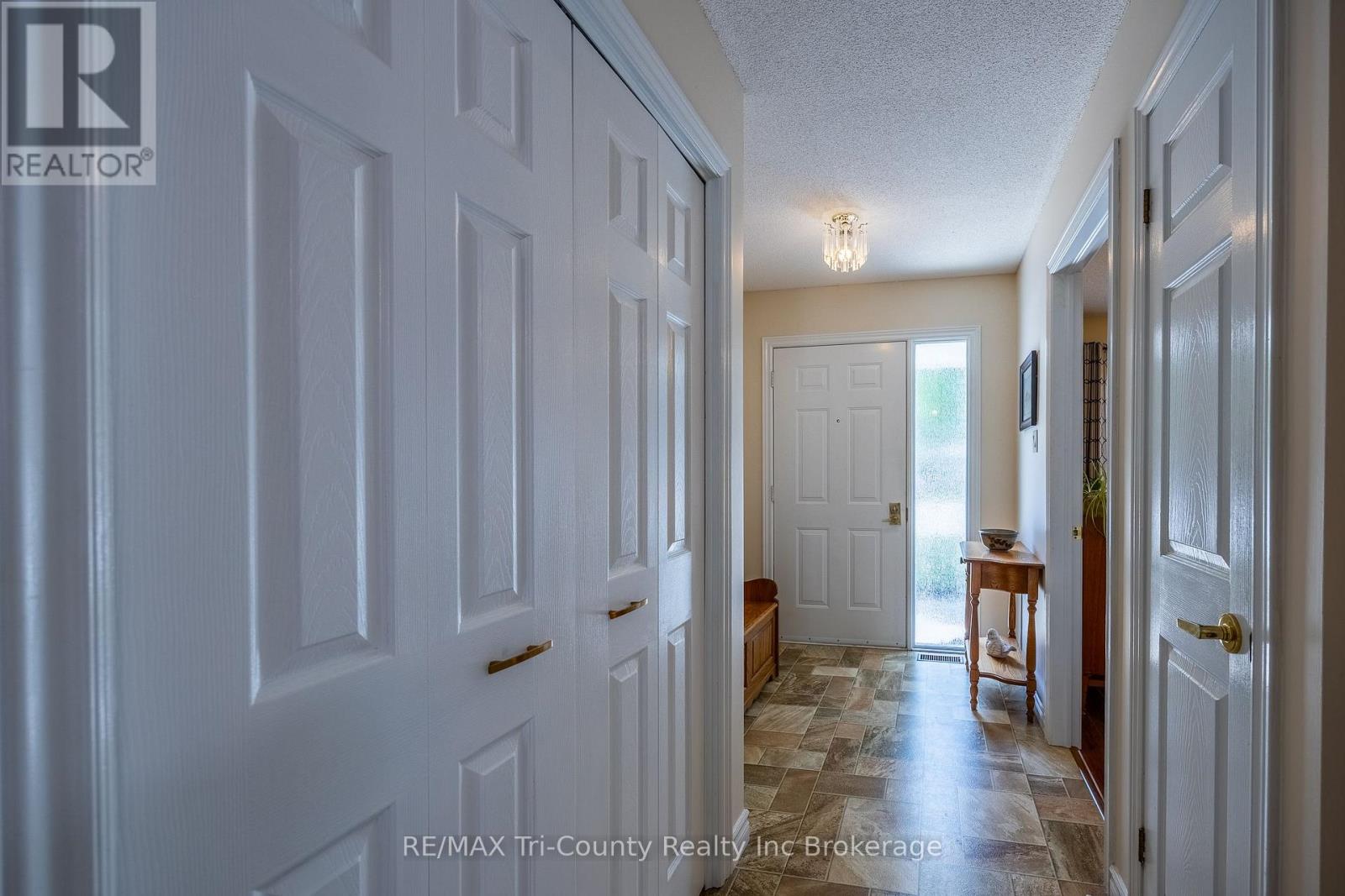 10 Mcdonald Court, Tillsonburg, Ontario  N4G 5L8 - Photo 4 - X13583676