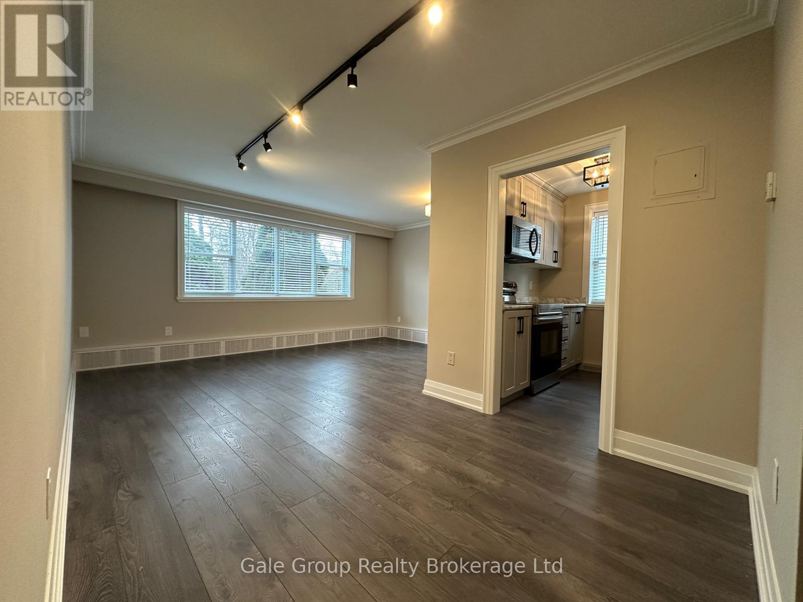 Unit 2 - 27 Paisley Boulevard, Mississauga (Cooksville), Ontario  L6A 1P3 - Photo 2 - W13584878