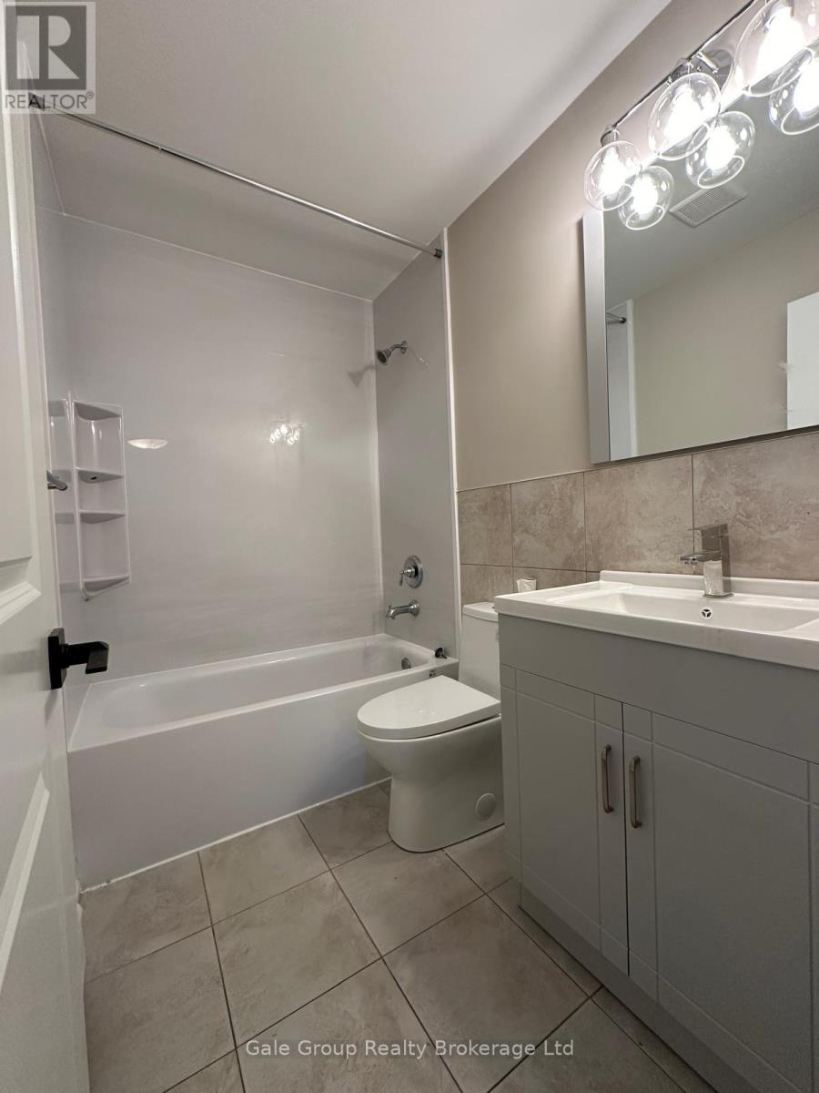 Unit 2 - 27 Paisley Boulevard, Mississauga (Cooksville), Ontario  L6A 1P3 - Photo 5 - W13584878
