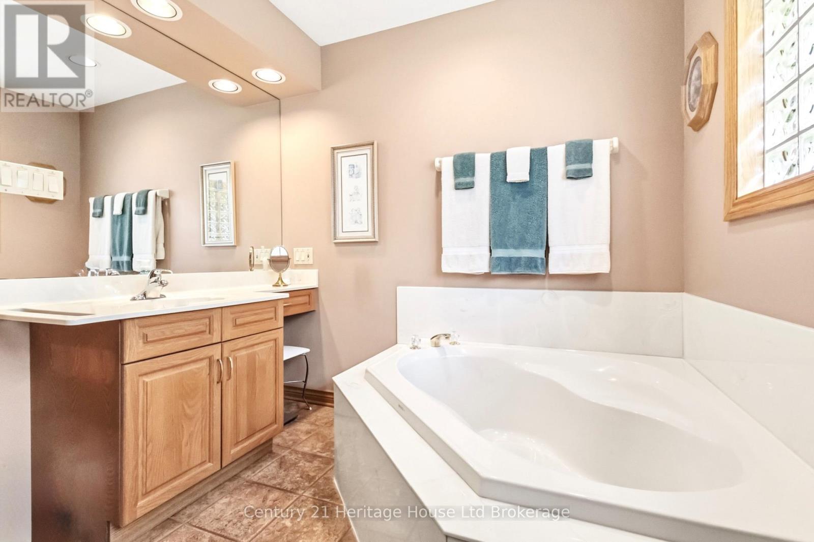26 Deveron Crescent, London South (South T), Ontario  N5Z 4B1 - Photo 14 - X13591430