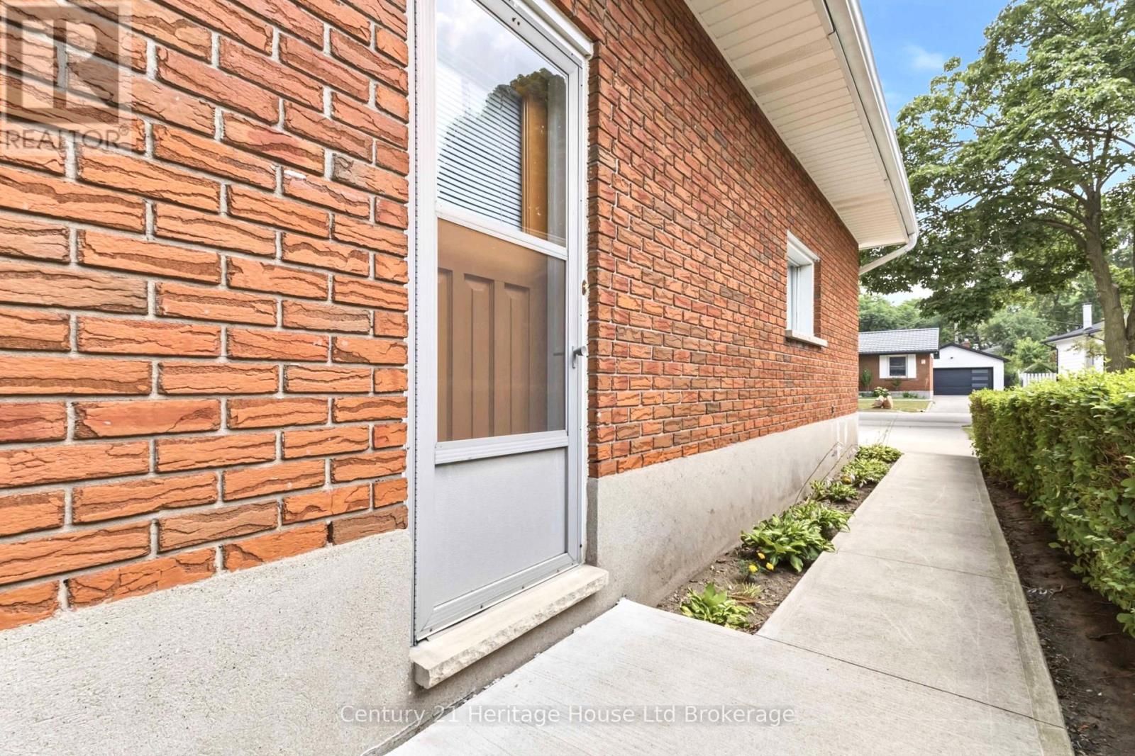 26 Deveron Crescent, London South (South T), Ontario  N5Z 4B1 - Photo 25 - X13591430
