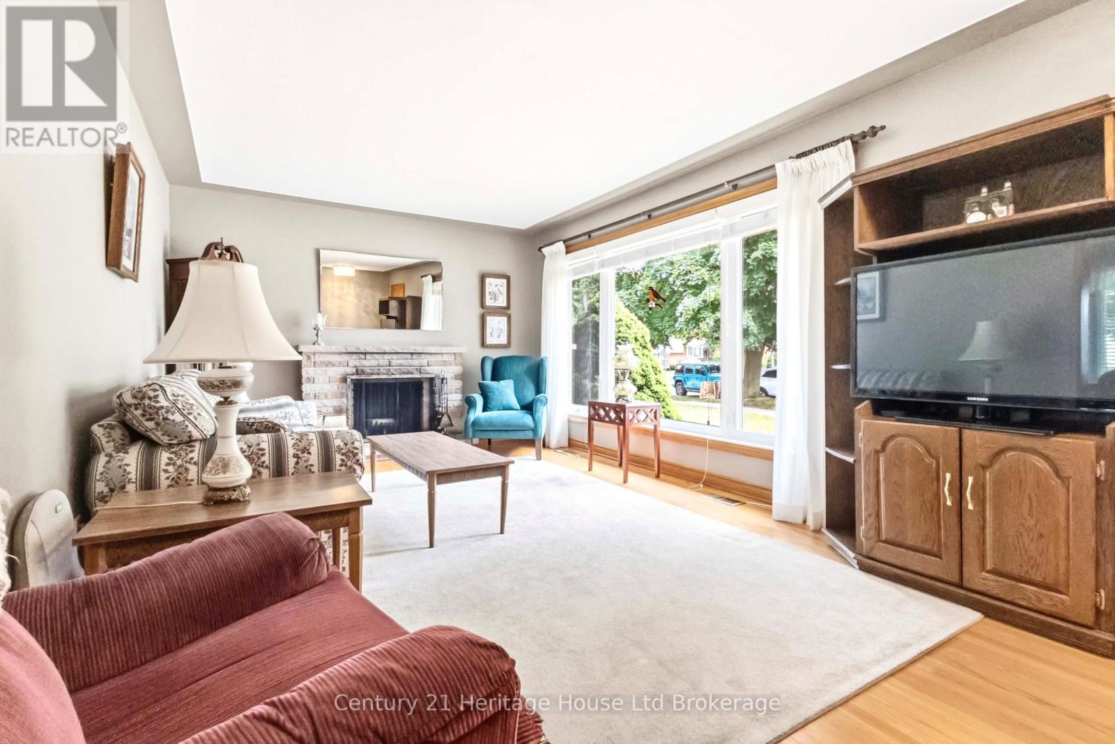 26 Deveron Crescent, London South (South T), Ontario  N5Z 4B1 - Photo 4 - X13591430