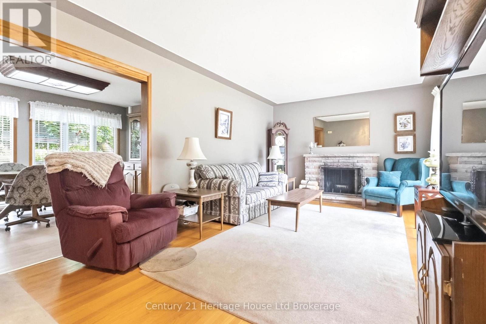 26 Deveron Crescent, London South (South T), Ontario  N5Z 4B1 - Photo 5 - X13591430