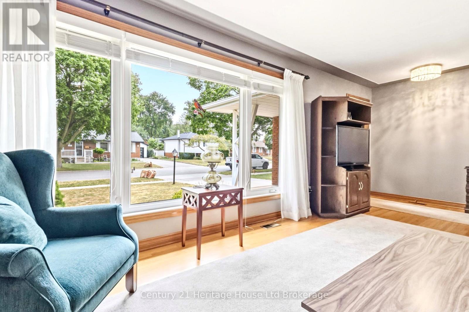 26 Deveron Crescent, London South (South T), Ontario  N5Z 4B1 - Photo 7 - X13591430