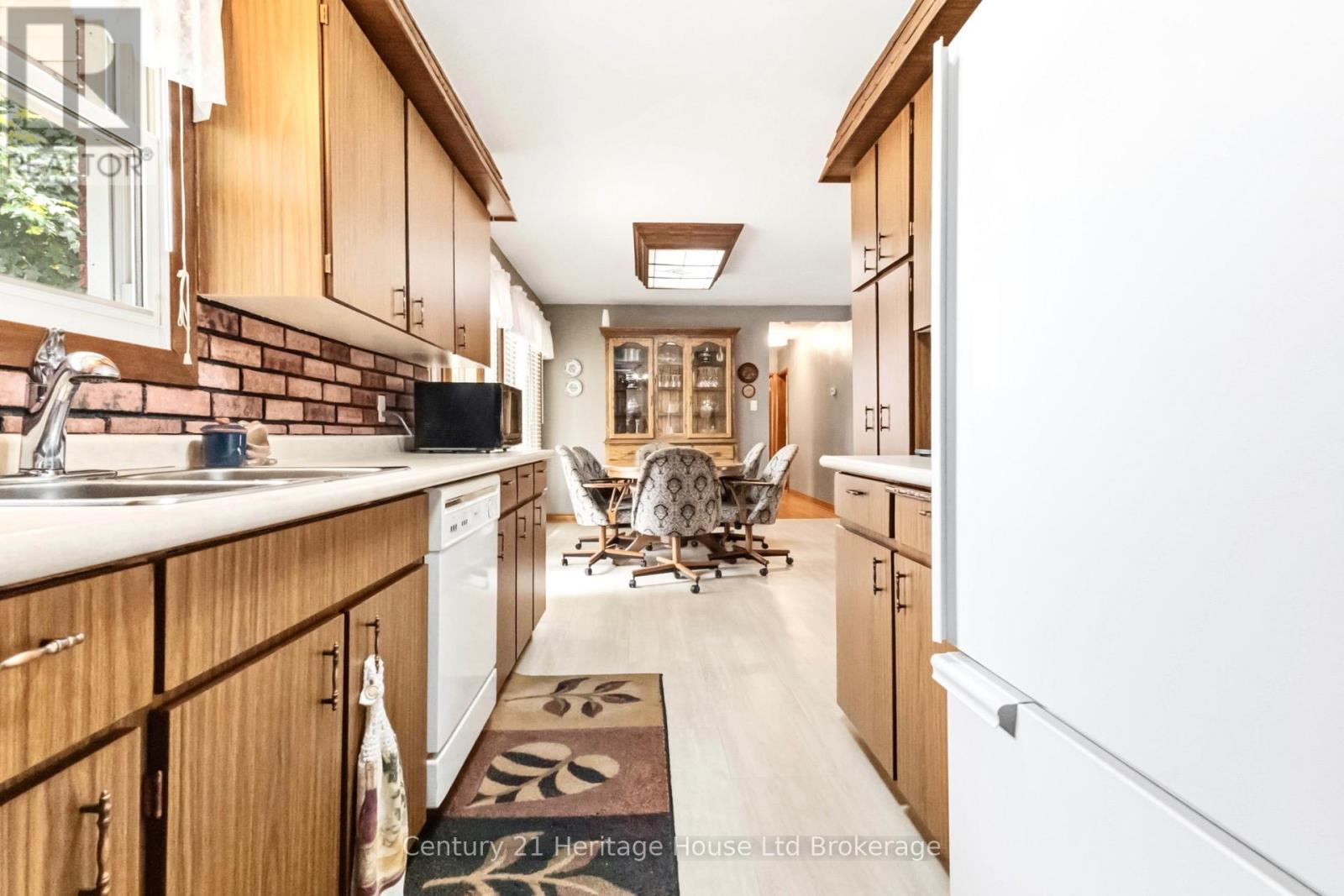 26 Deveron Crescent, London South (South T), Ontario  N5Z 4B1 - Photo 9 - X13591430