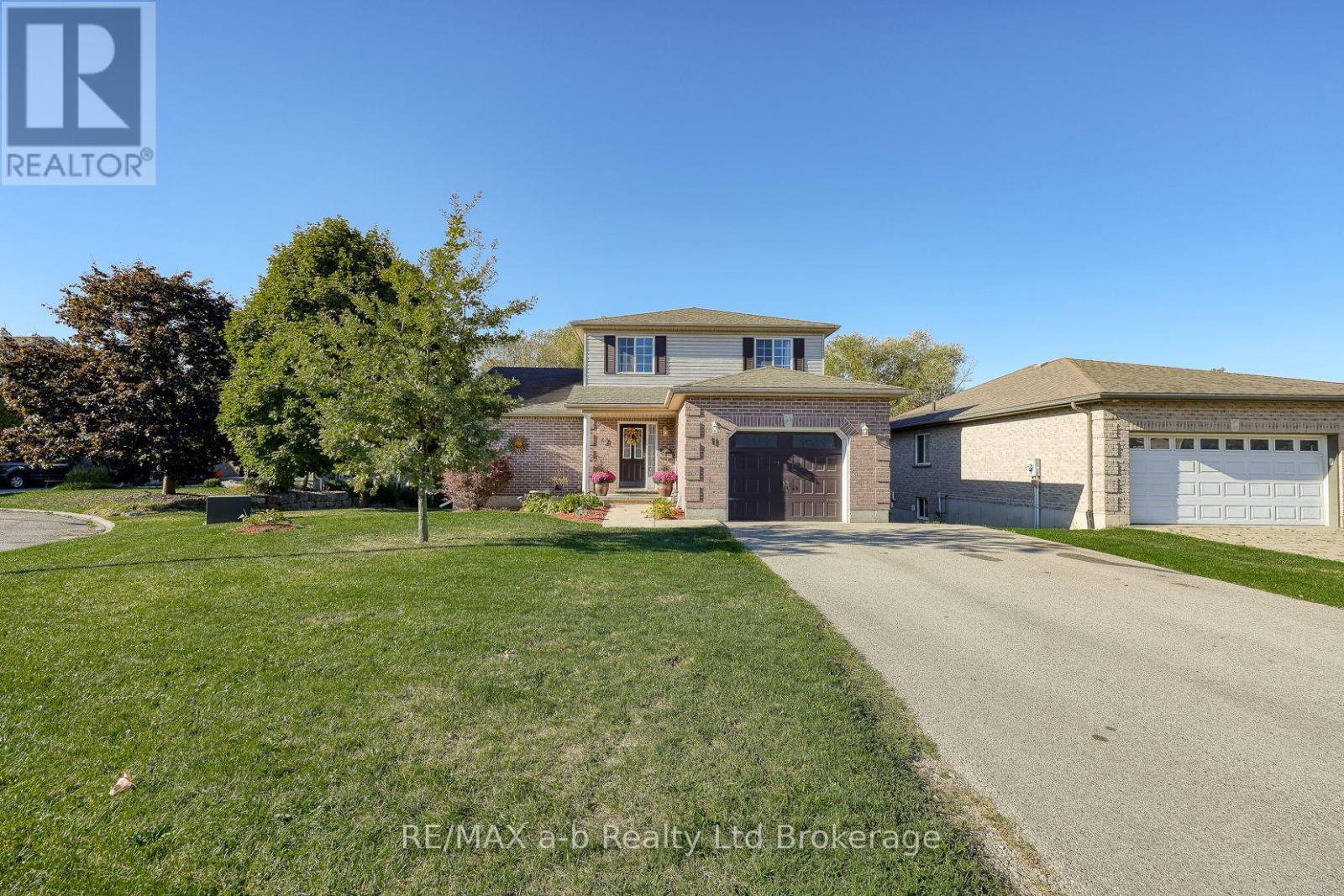 11 Cornish Crescent, Ingersoll (Ingersoll - South), Ontario  N5C 4C9 - Photo 2 - X13592058