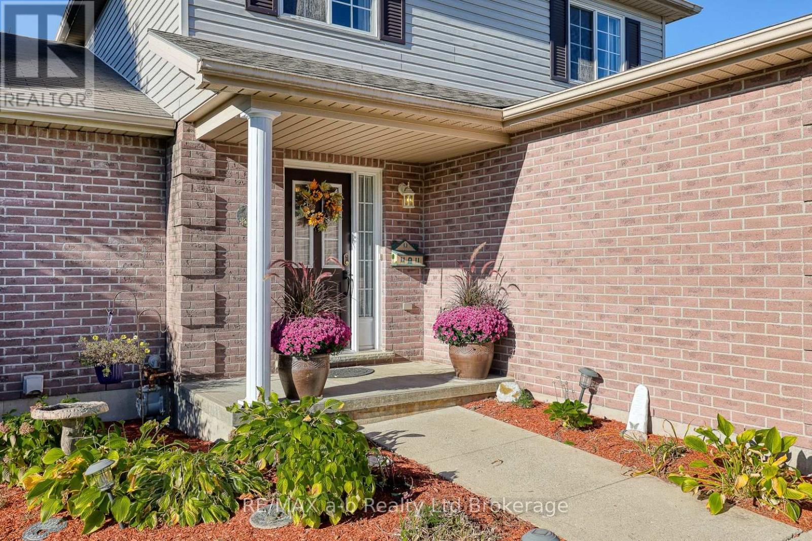 11 Cornish Crescent, Ingersoll (Ingersoll - South), Ontario  N5C 4C9 - Photo 4 - X13592058