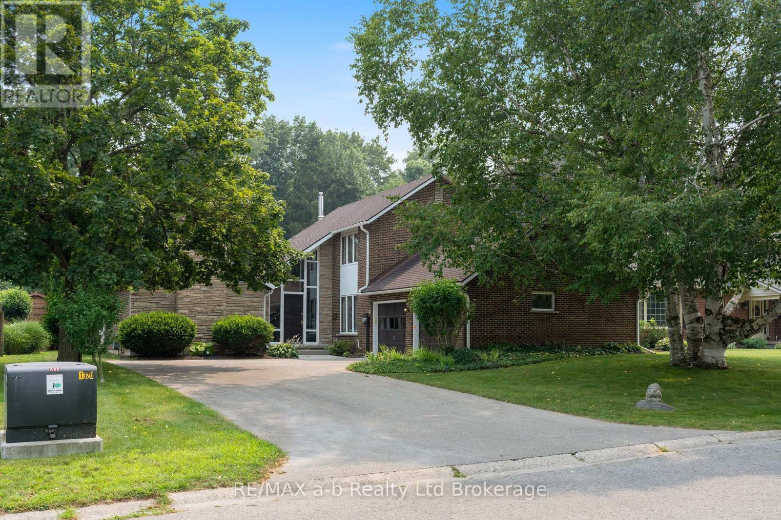 13 Segal Drive, Tillsonburg, Ontario  N4G 4P4 - Photo 2 - X13593238