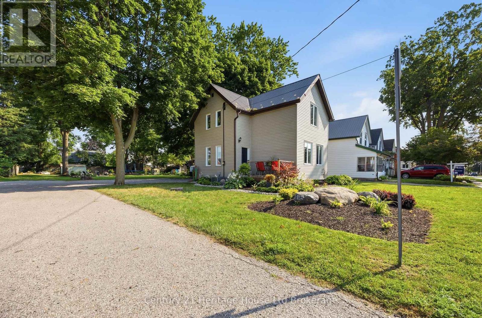 10 Pearl Street, Tillsonburg, Ontario  N4G 1L3 - Photo 2 - X13593980