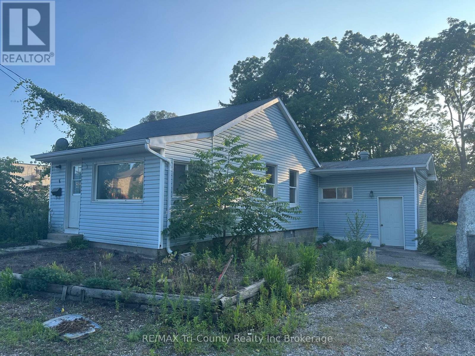 6 Pearl Street, St. Thomas, Ontario  N5P 2N8 - Photo 2 - X13597086