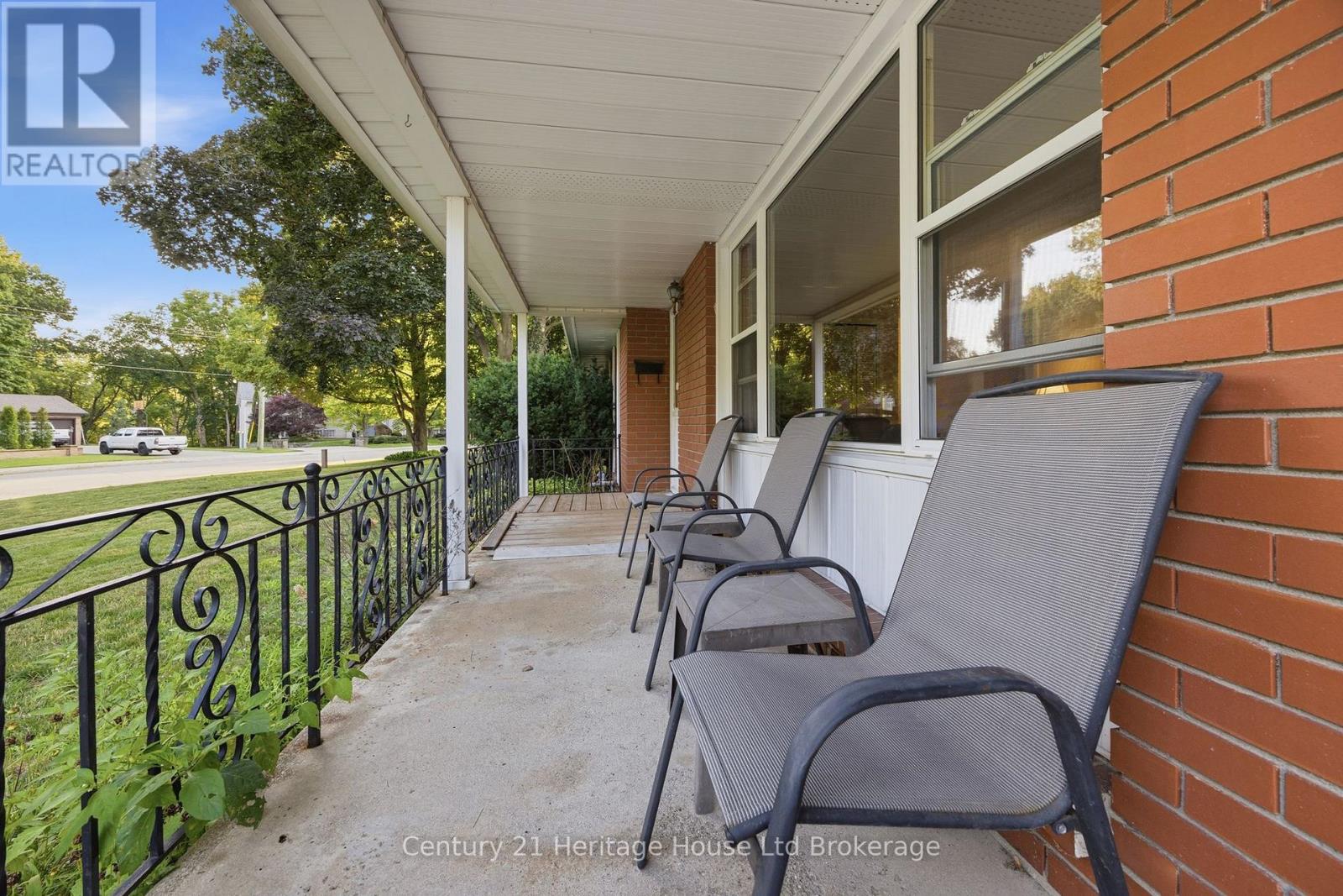 54 Glendale Drive, Tillsonburg, Ontario  N4G 1J5 - Photo 2 - X13604692