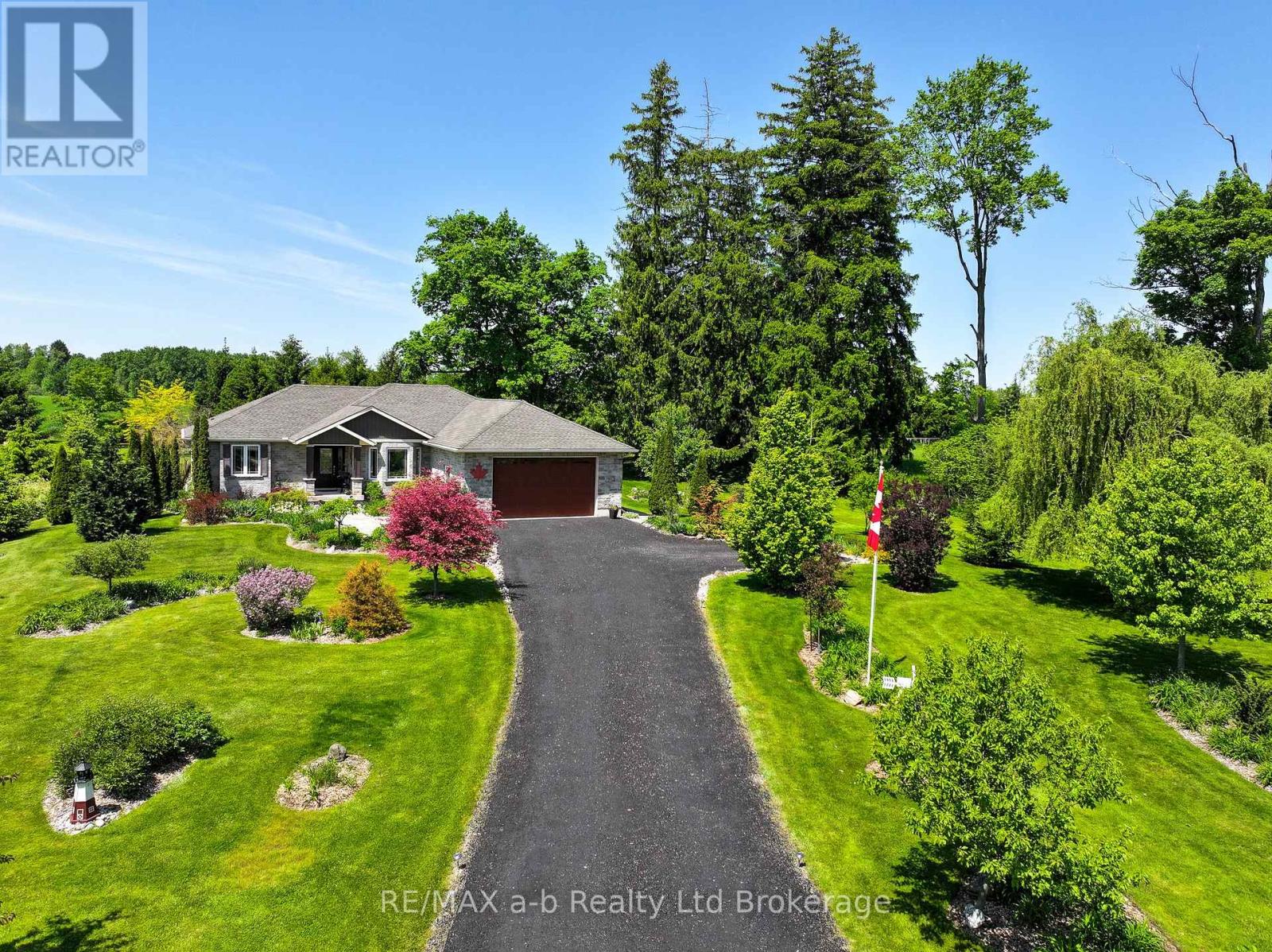 261 Middle Townline Road, Brant (Burford), Ontario  N0E 1E0 - Photo 2 - X13612238