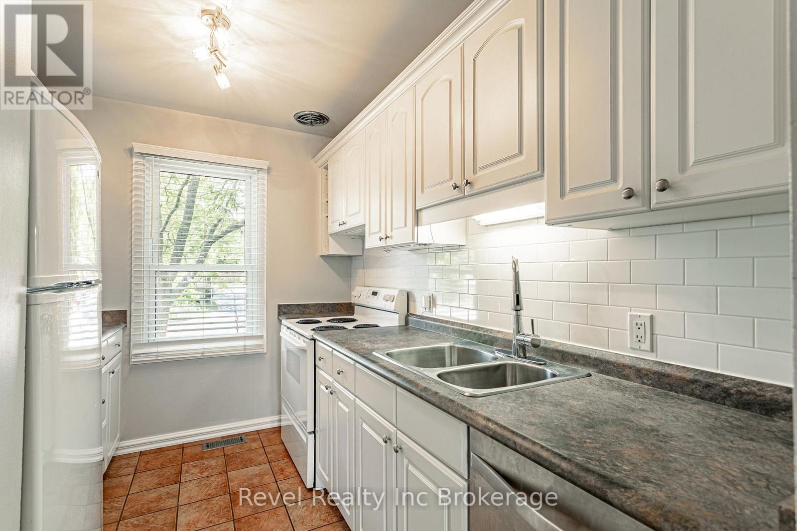 16 Homestead Crescent, London North (North F), Ontario  N6G 2E4 - Photo 6 - X13619948