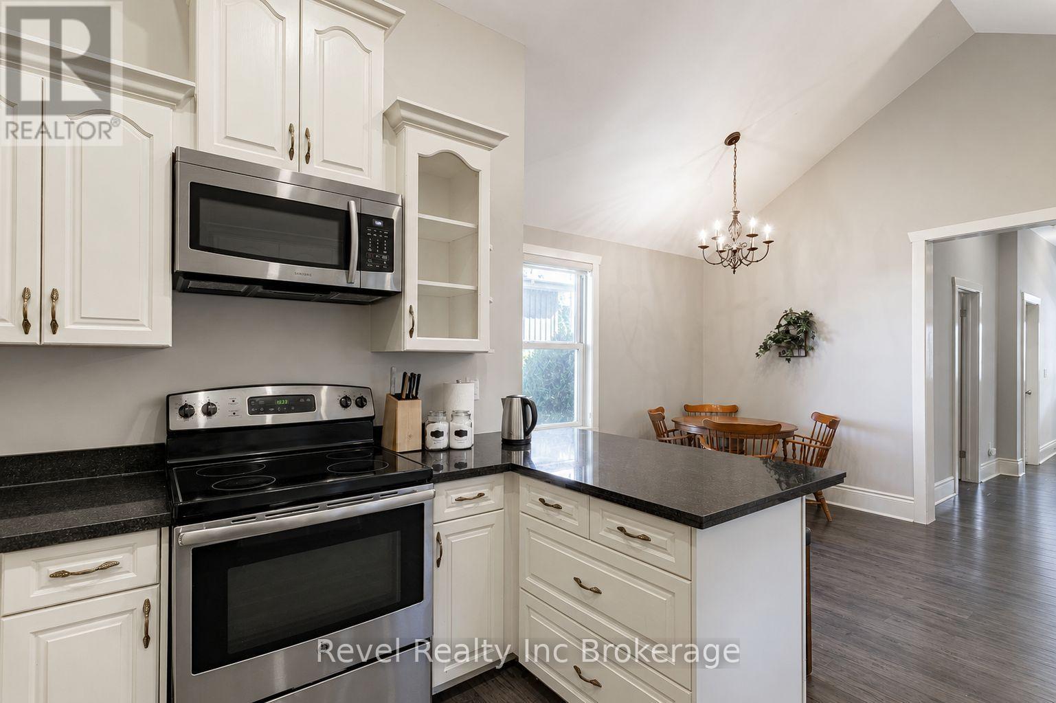 31 Givins Street, Woodstock (Woodstock - North), Ontario  N4S 5Y6 - Photo 8 - X13623992