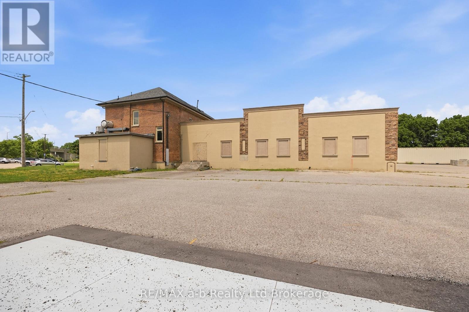 95 Victoria Street S, Woodstock (Woodstock - South), Ontario  N4S 3K2 - Photo 2 - X13633600
