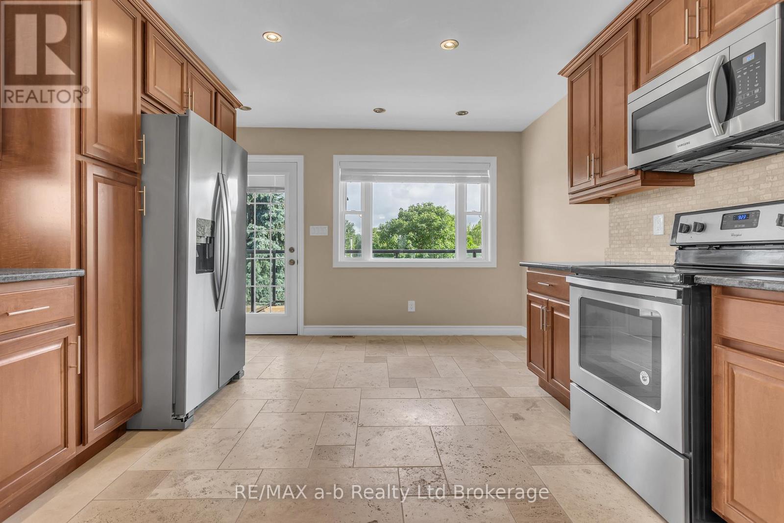 54 Pebble Beach Court, Woodstock (Woodstock - South), Ontario  N4S 8X2 - Photo 11 - X13633828