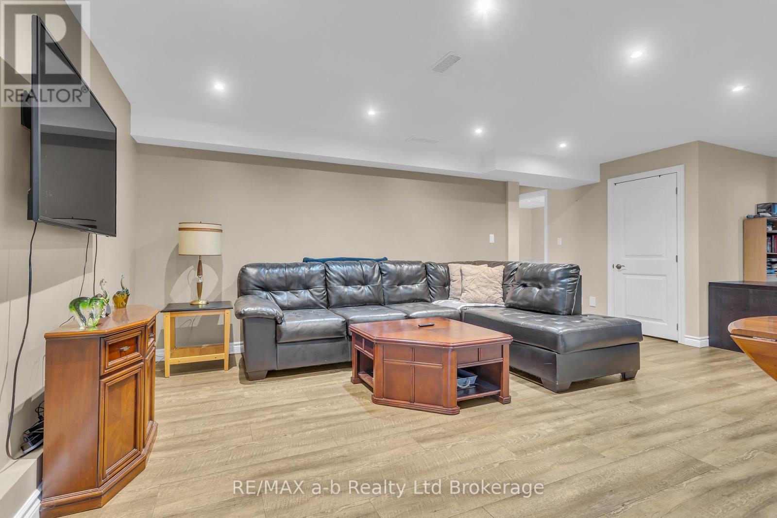 54 Pebble Beach Court, Woodstock (Woodstock - South), Ontario  N4S 8X2 - Photo 21 - X13633828