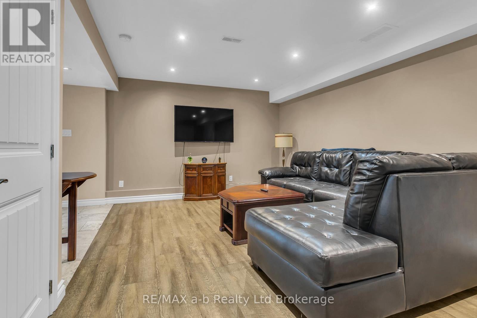 54 Pebble Beach Court, Woodstock (Woodstock - South), Ontario  N4S 8X2 - Photo 23 - X13633828