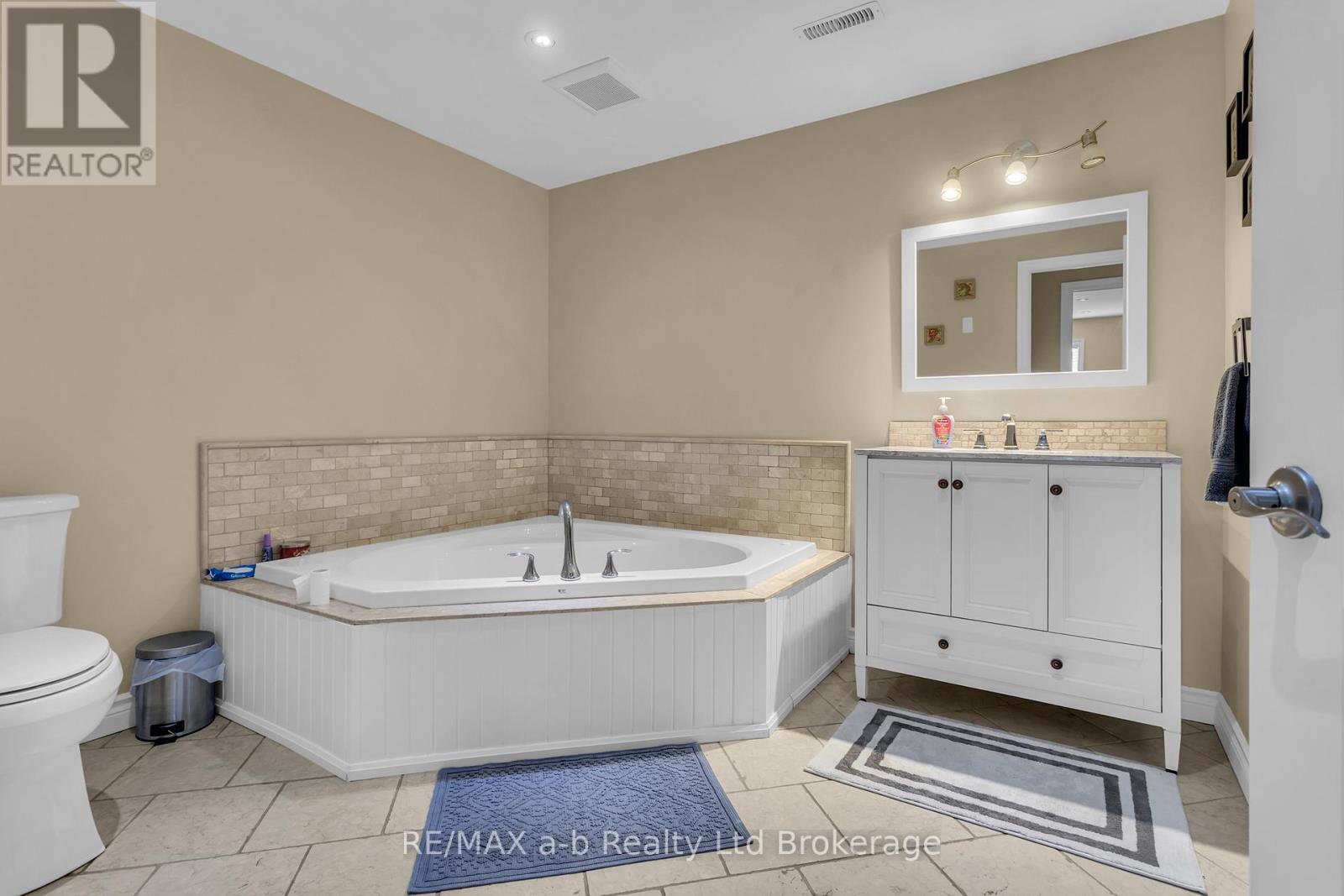 54 Pebble Beach Court, Woodstock (Woodstock - South), Ontario  N4S 8X2 - Photo 26 - X13633828