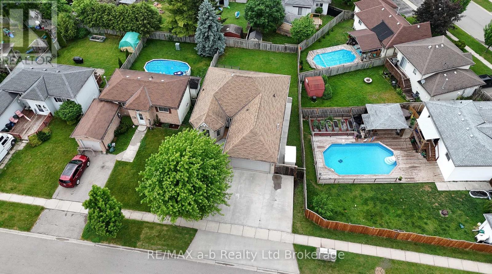 54 Pebble Beach Court, Woodstock (Woodstock - South), Ontario  N4S 8X2 - Photo 3 - X13633828