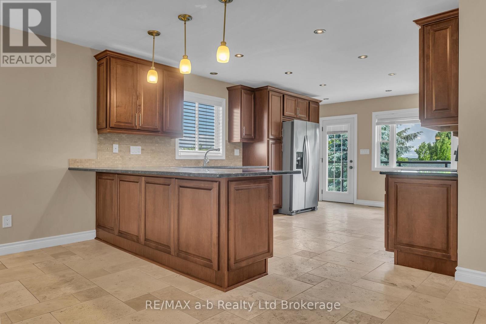 54 Pebble Beach Court, Woodstock (Woodstock - South), Ontario  N4S 8X2 - Photo 9 - X13633828