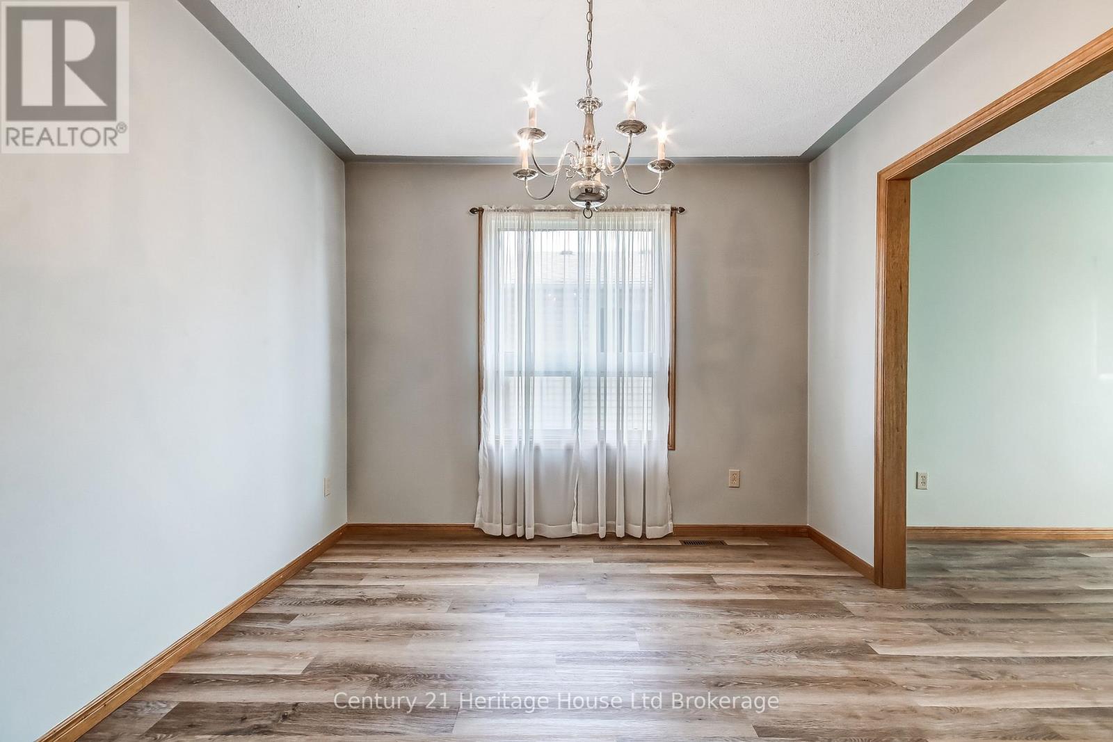 137 Fifth Avenue, Woodstock (Woodstock - South), Ontario  N4S 8V6 - Photo 6 - X13634426