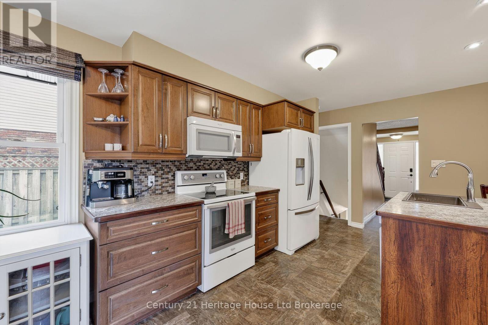 27 Sioux Crescent, Woodstock (Woodstock - North), Ontario  N4T 1G2 - Photo 3 - X13649216