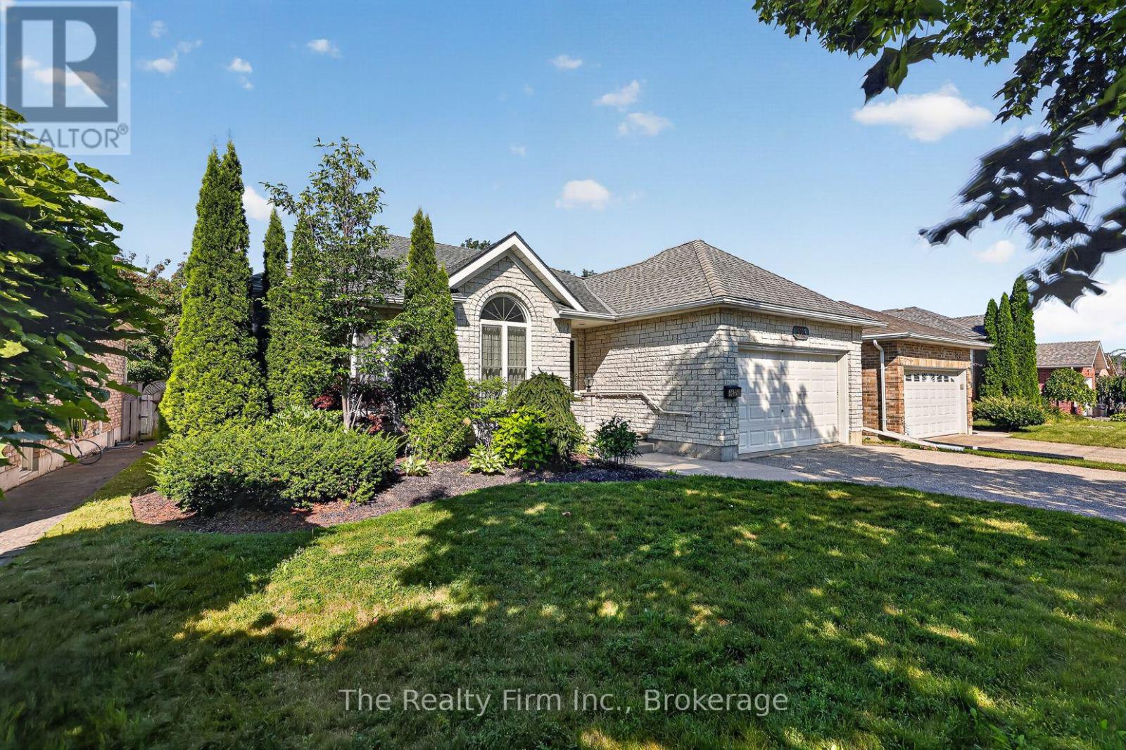 573 Lansdowne Avenue, Woodstock (Woodstock - North), Ontario  N4T 1R6 - Photo 2 - X13656770