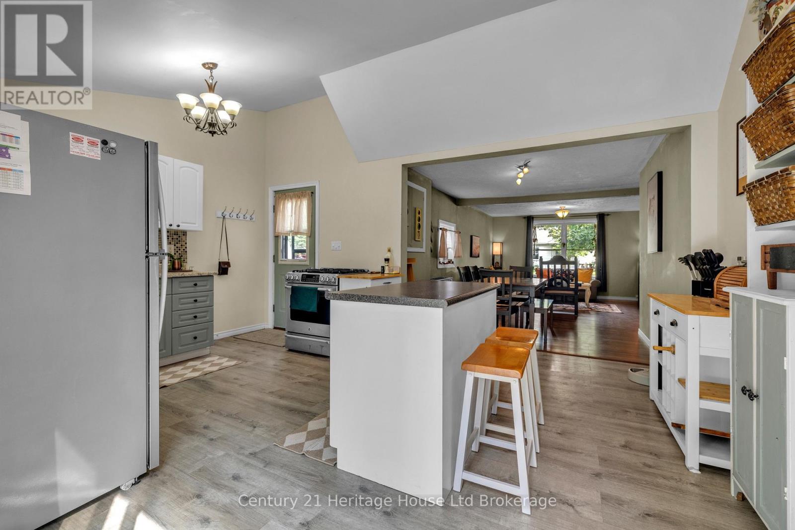 674 Hayball Street, Woodstock (Woodstock - North), Ontario  N4S 4Z4 - Photo 6 - X13657836