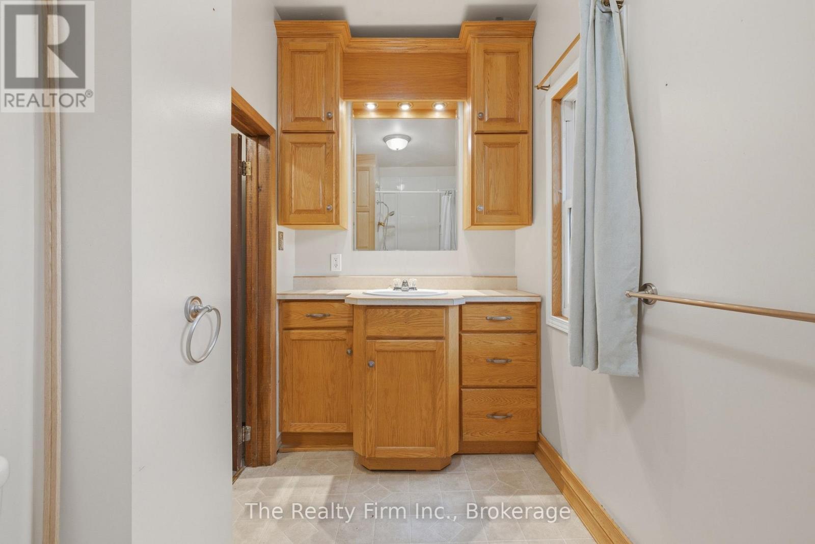 17 Douglas Street, Woodstock (Woodstock - South), Ontario  N4S 2Y1 - Photo 12 - X13659840