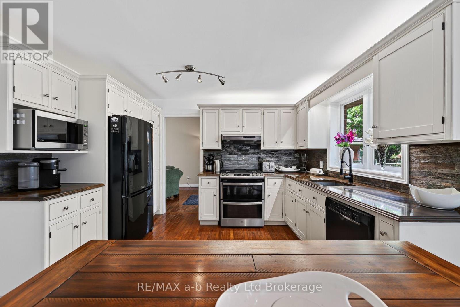 72 Indian Road, Woodstock (Woodstock - North), Ontario  N4T 1R5 - Photo 25 - X13665188