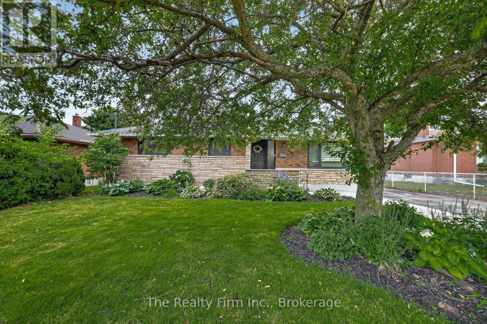 126 Springbank Avenue N, Woodstock (Woodstock - North), Ontario  N4S 7P8 - Photo 2 - X13671366