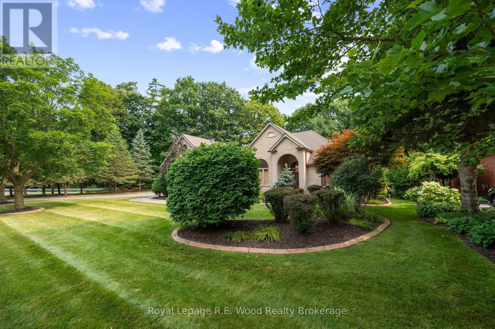 2 Whispering Pine Lane, Tillsonburg, Ontario  N4G 5V4 - Photo 2 - X13678574