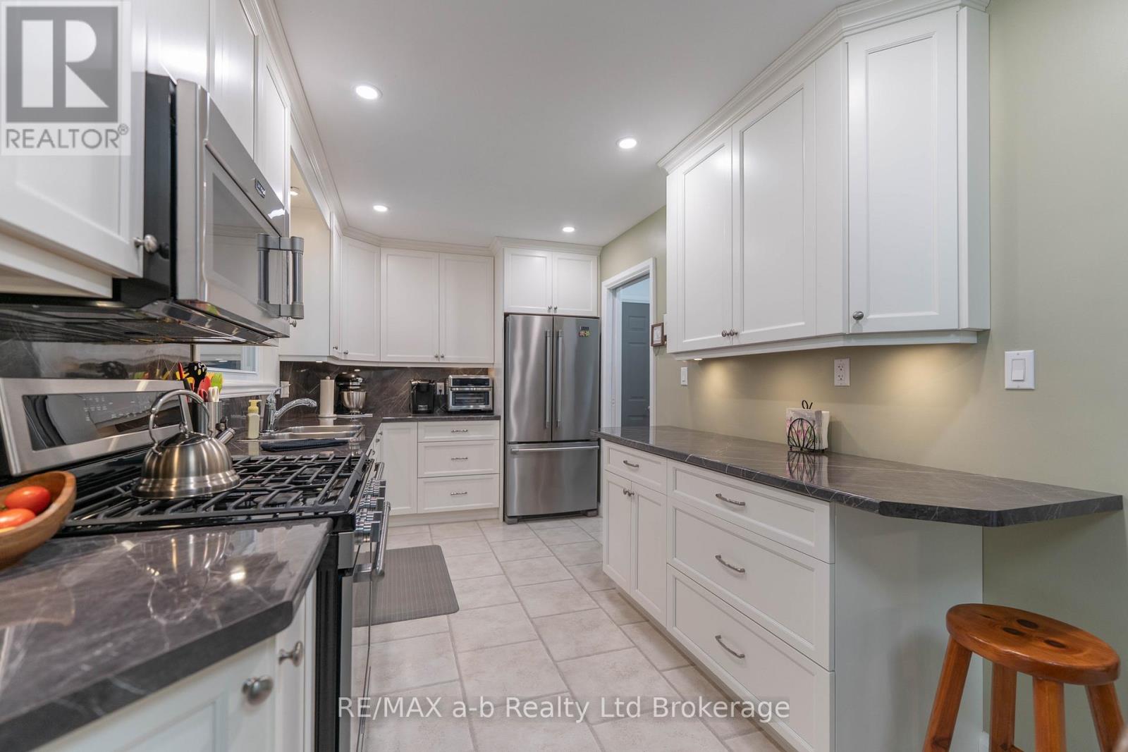 34 Glenridge Road, Tillsonburg, Ontario  N4G 4J7 - Photo 11 - X13681858