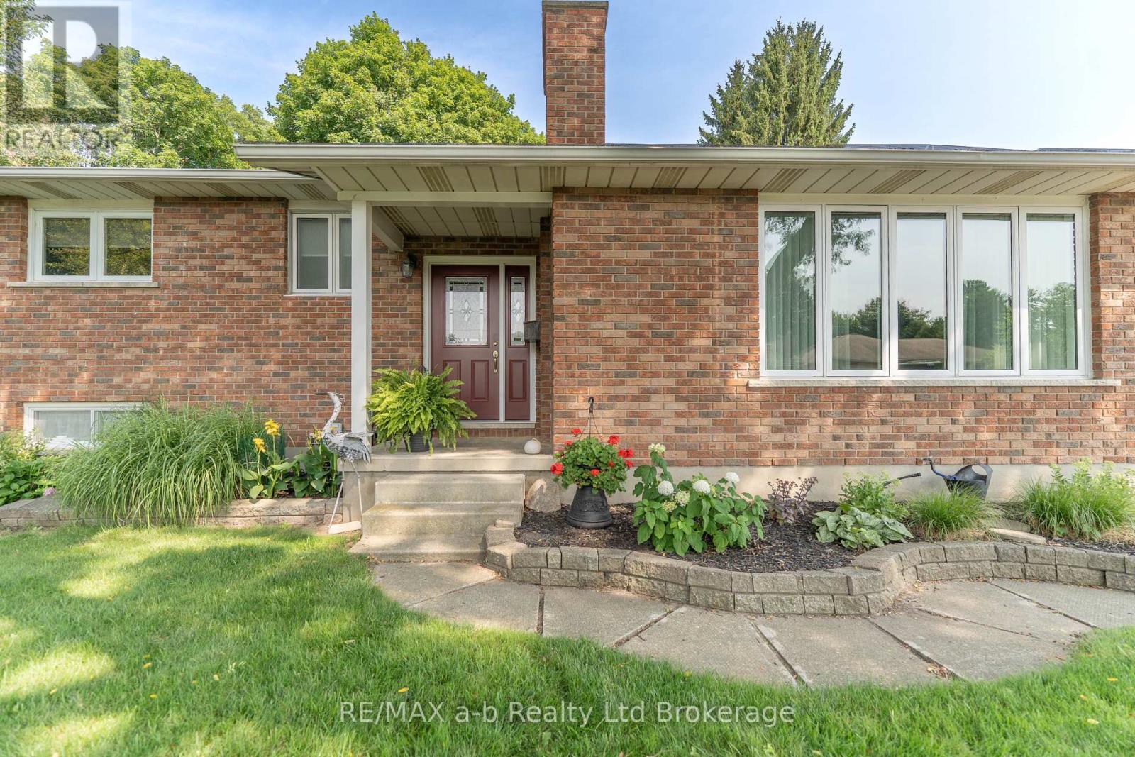 34 Glenridge Road, Tillsonburg, Ontario  N4G 4J7 - Photo 4 - X13681858