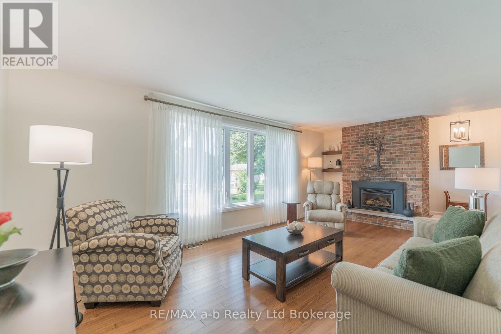 34 Glenridge Road, Tillsonburg, Ontario  N4G 4J7 - Photo 8 - X13681858