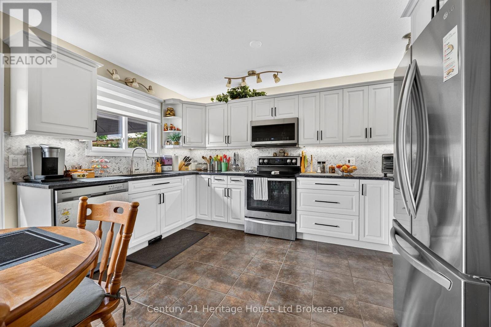 43 Beech Boulevard, Tillsonburg, Ontario  N4G 5R8 - Photo 3 - X13682064