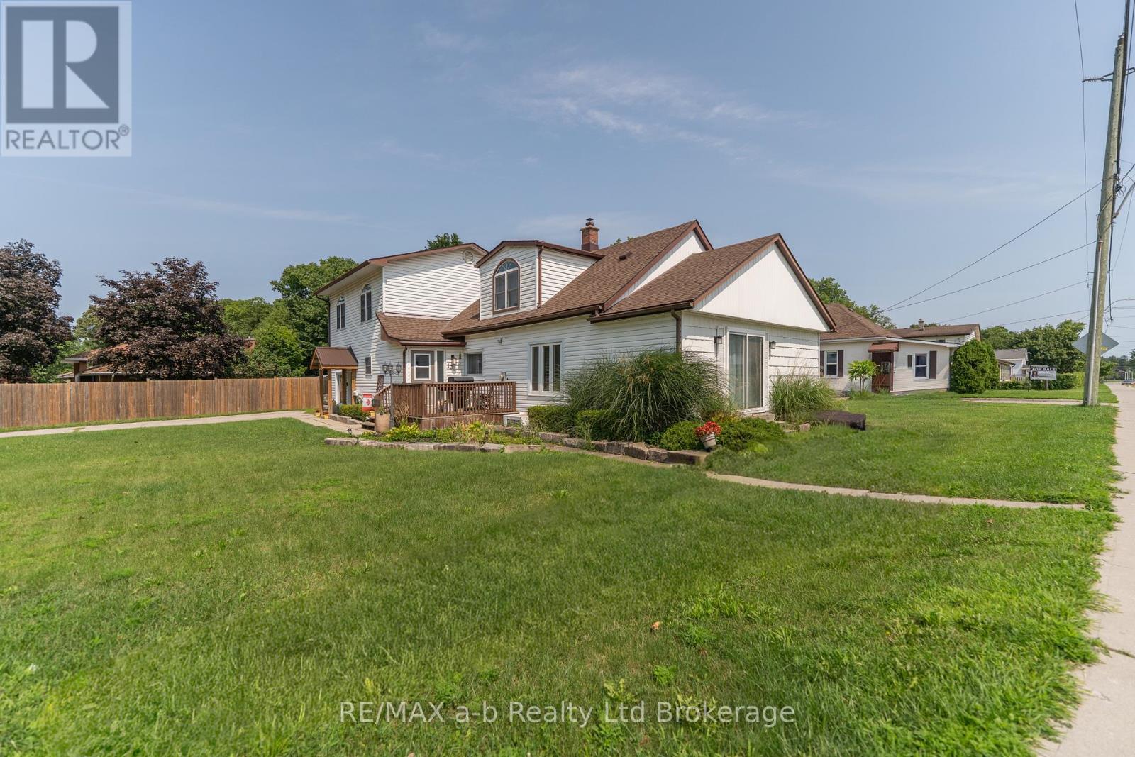 13 Potters Road N, Tillsonburg, Ontario  N4G 2G9 - Photo 2 - X13684266