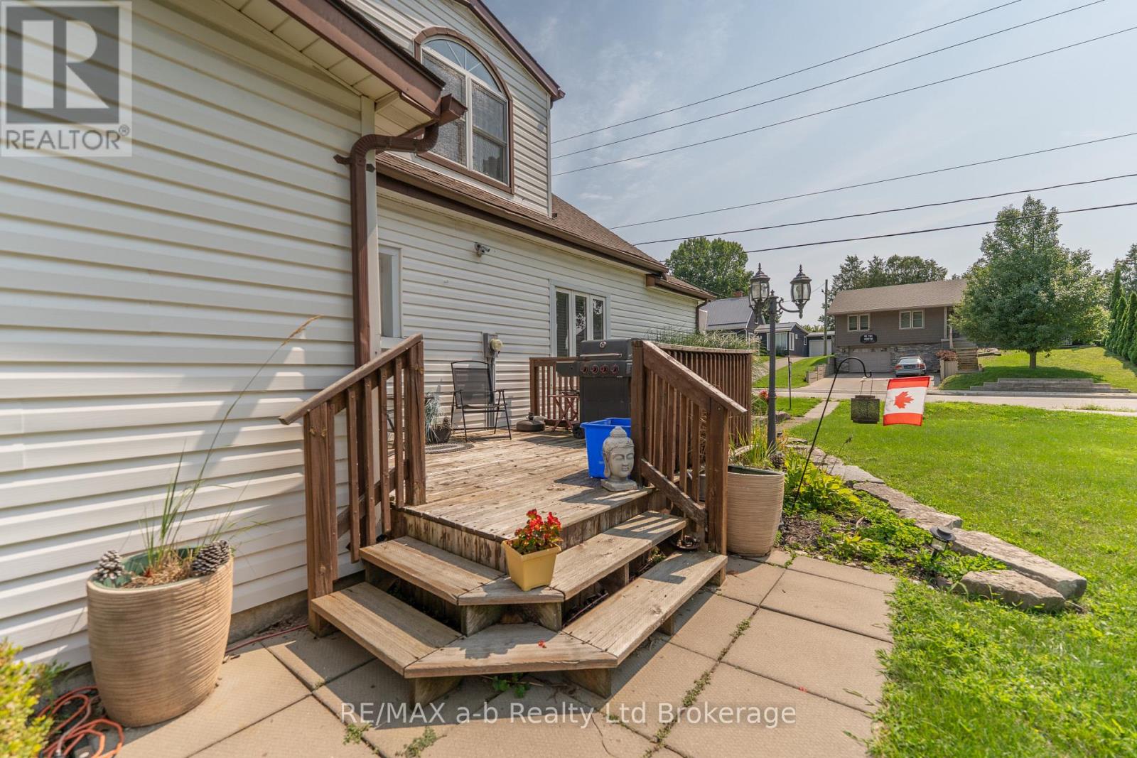 13 Potters Road N, Tillsonburg, Ontario  N4G 2G9 - Photo 3 - X13684266