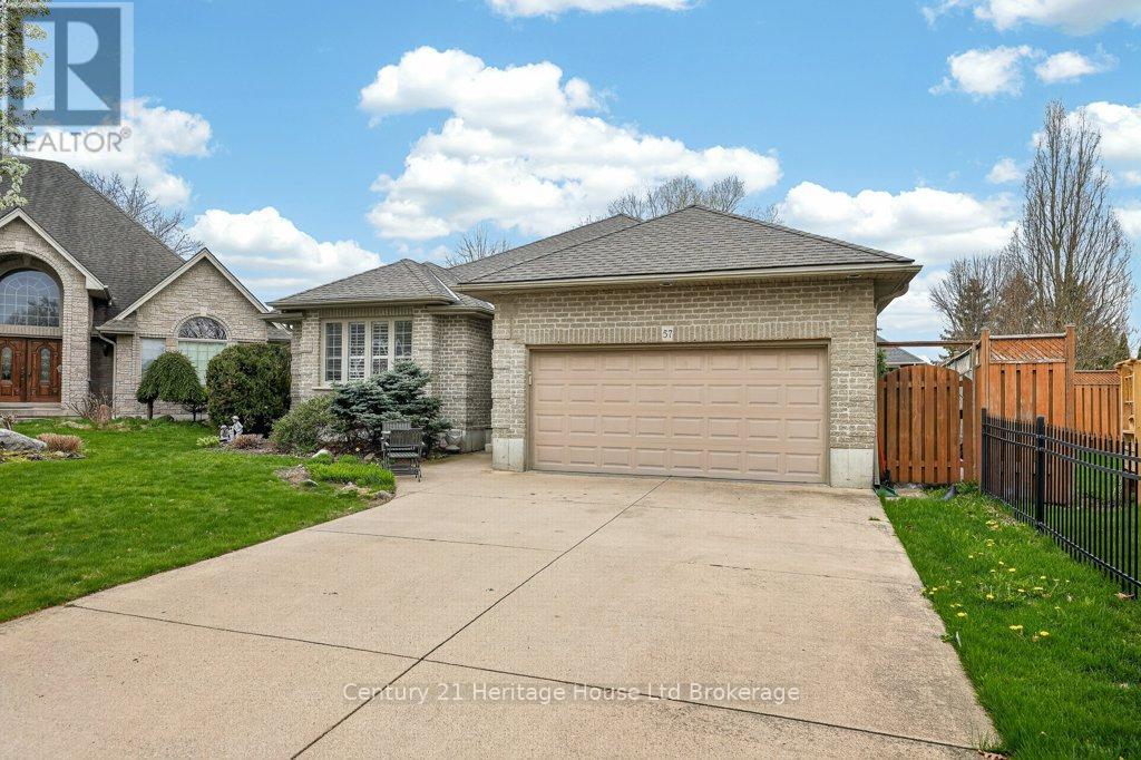 57 Wendy Calder Place, Woodstock (Woodstock - North), Ontario  N4T 1T4 - Photo 3 - X13688462