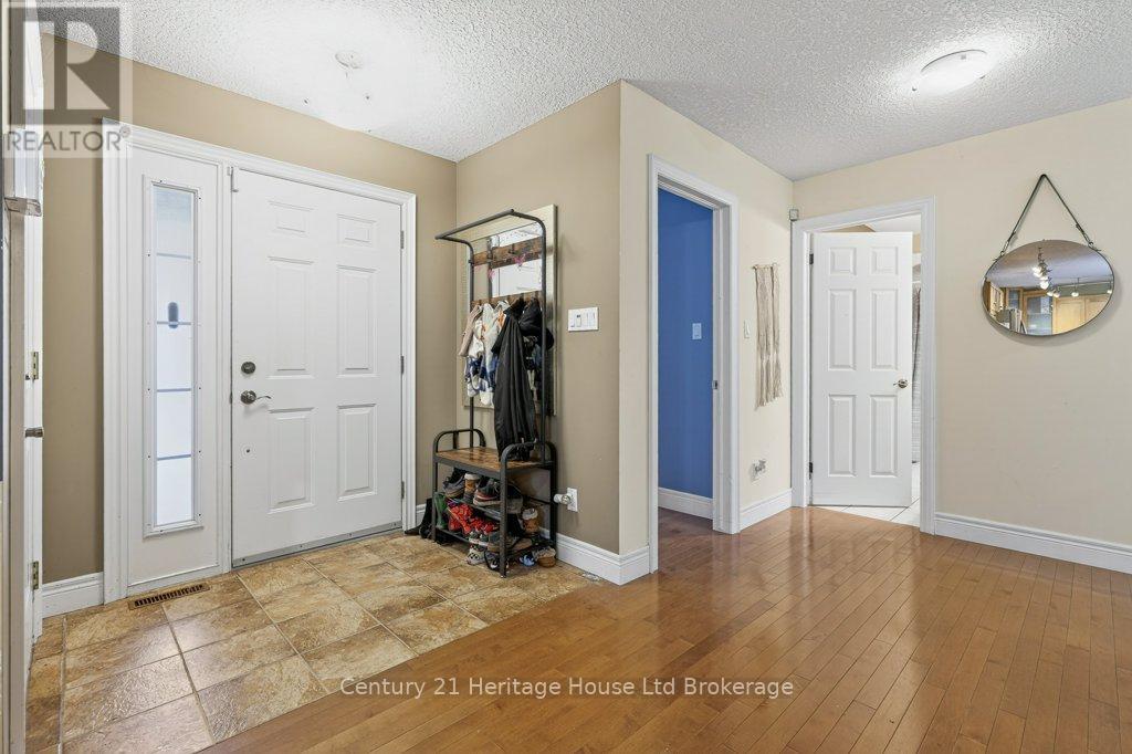 57 Wendy Calder Place, Woodstock (Woodstock - North), Ontario  N4T 1T4 - Photo 4 - X13688462